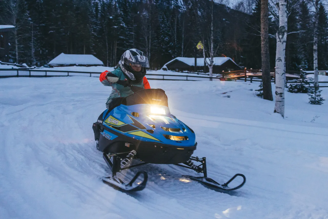 Snøscooter i Hunderfossen Vinterpark